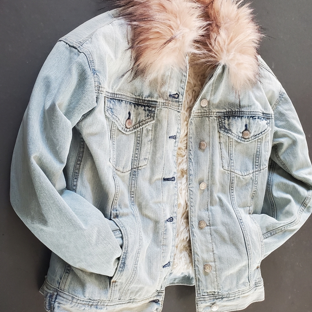AMERICAN EAGLE faux fur lined Jean jacket